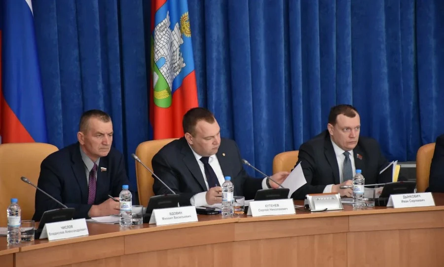 Депутаты Орловского облсовета в формате круглого стола обсудили актуальные вопросы в сфере ЖКХ