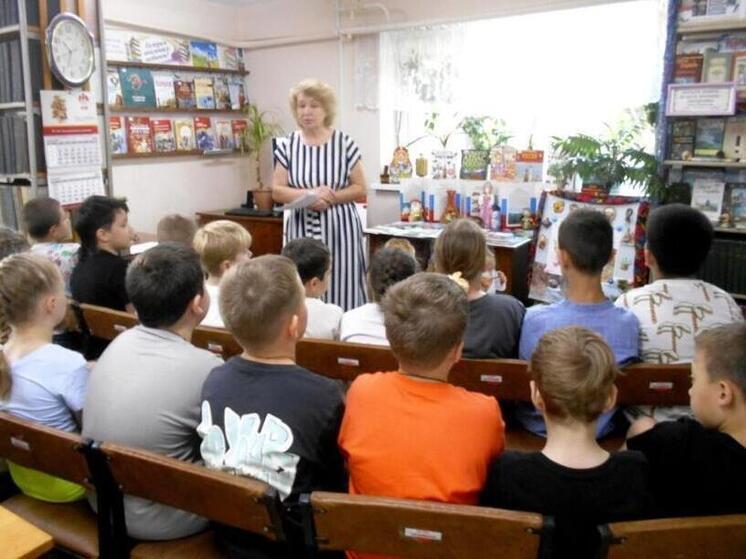 В симферопольской библиотеке провели мероприятие ко Дню России