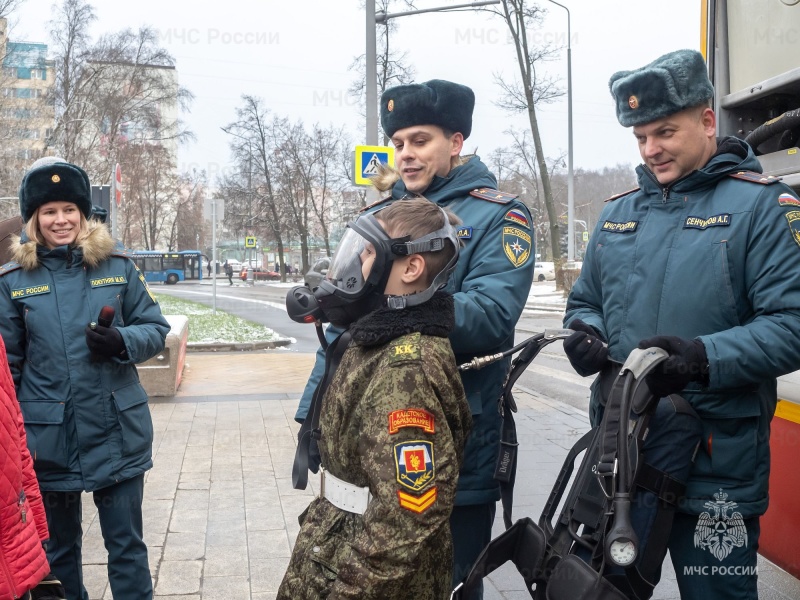 В Зеленограде открыли фотовыставку, посвященную 35-летию МЧС России