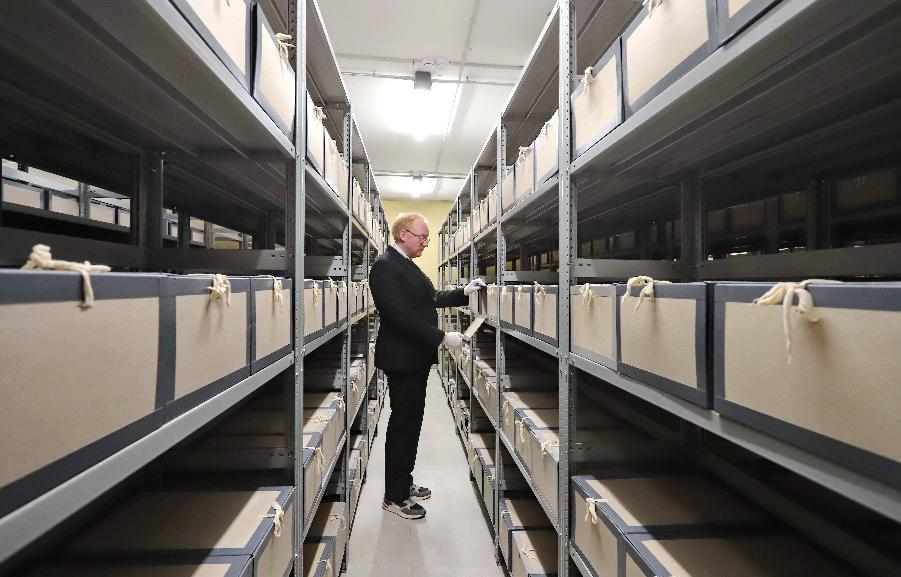 «Периодическая система архивных элементов»: выставка в Петербурге раскрывает секреты главного архива литературы и искусства | ФОТО Дмитрия СОКОЛОВА