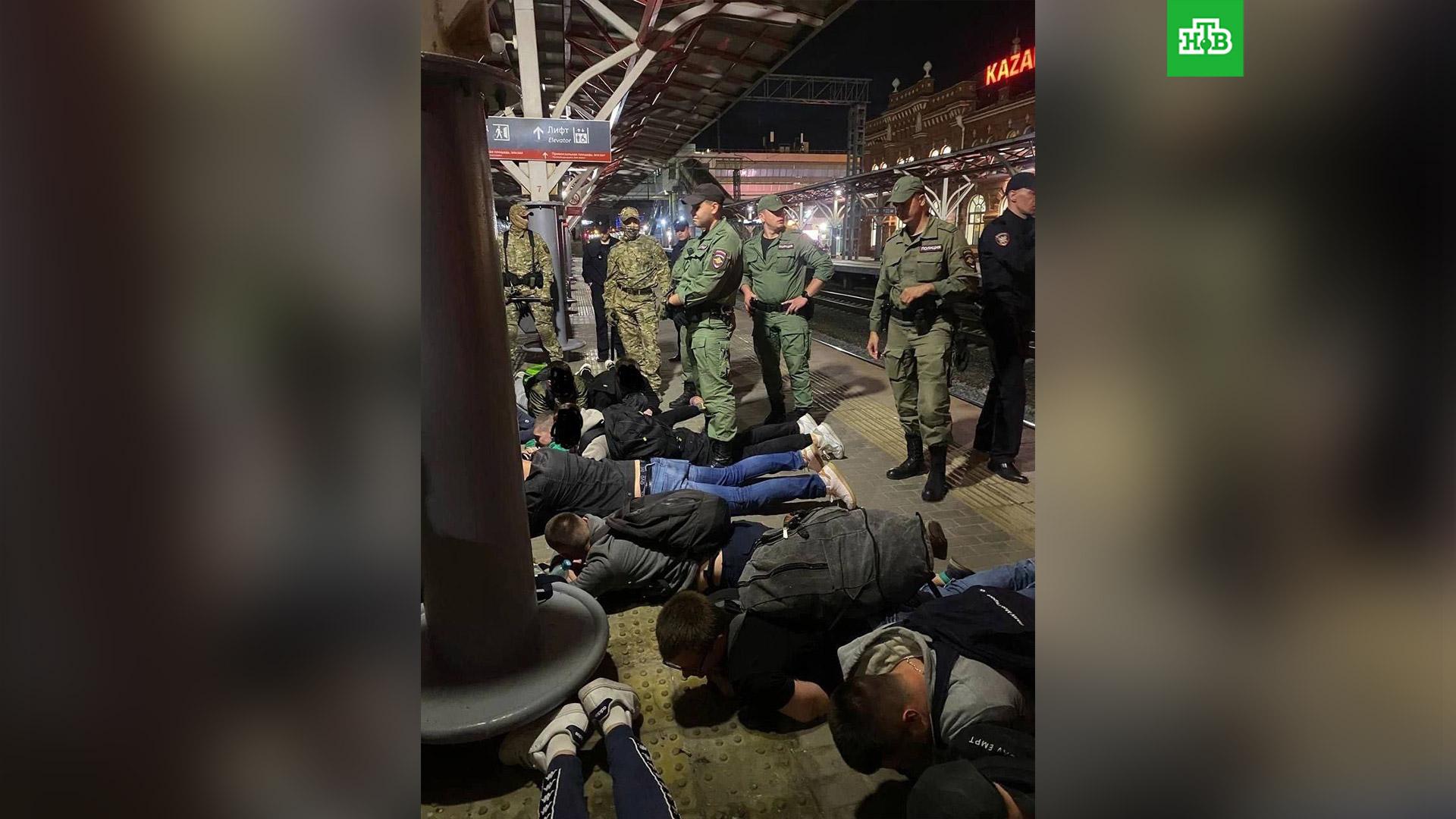 Qr коды вакцинированных фото. казанский стрелок фанатки. радикальные футбольные фанаты в москве. фанаты ультрас драка. дебош фанатов на улицах.