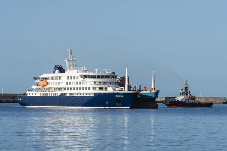 Круизное судно MV Hondius