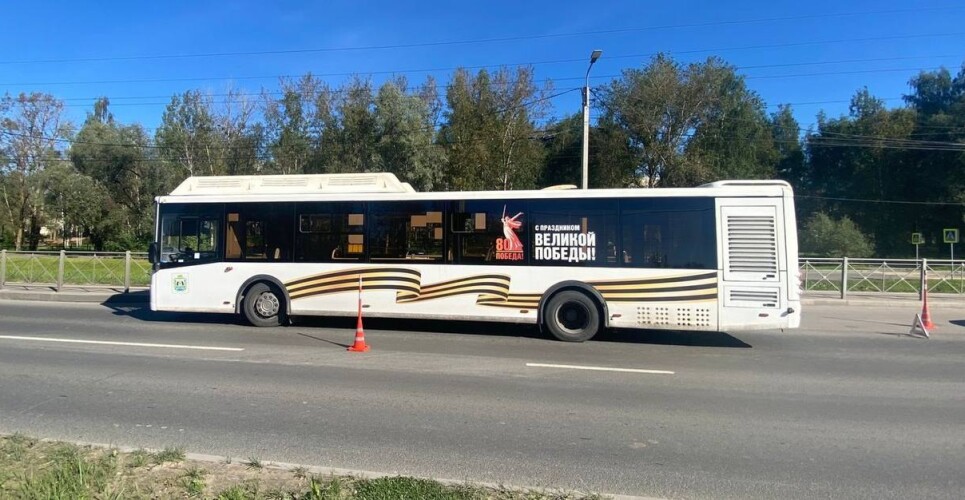Девушка-подросток попала в больницу из-за поездки в новгородском автобусе