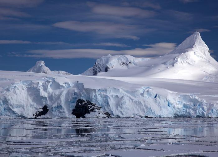 Климатологи утверждают, что морской лед в Арктике тает намного быстрее, чем принято считать