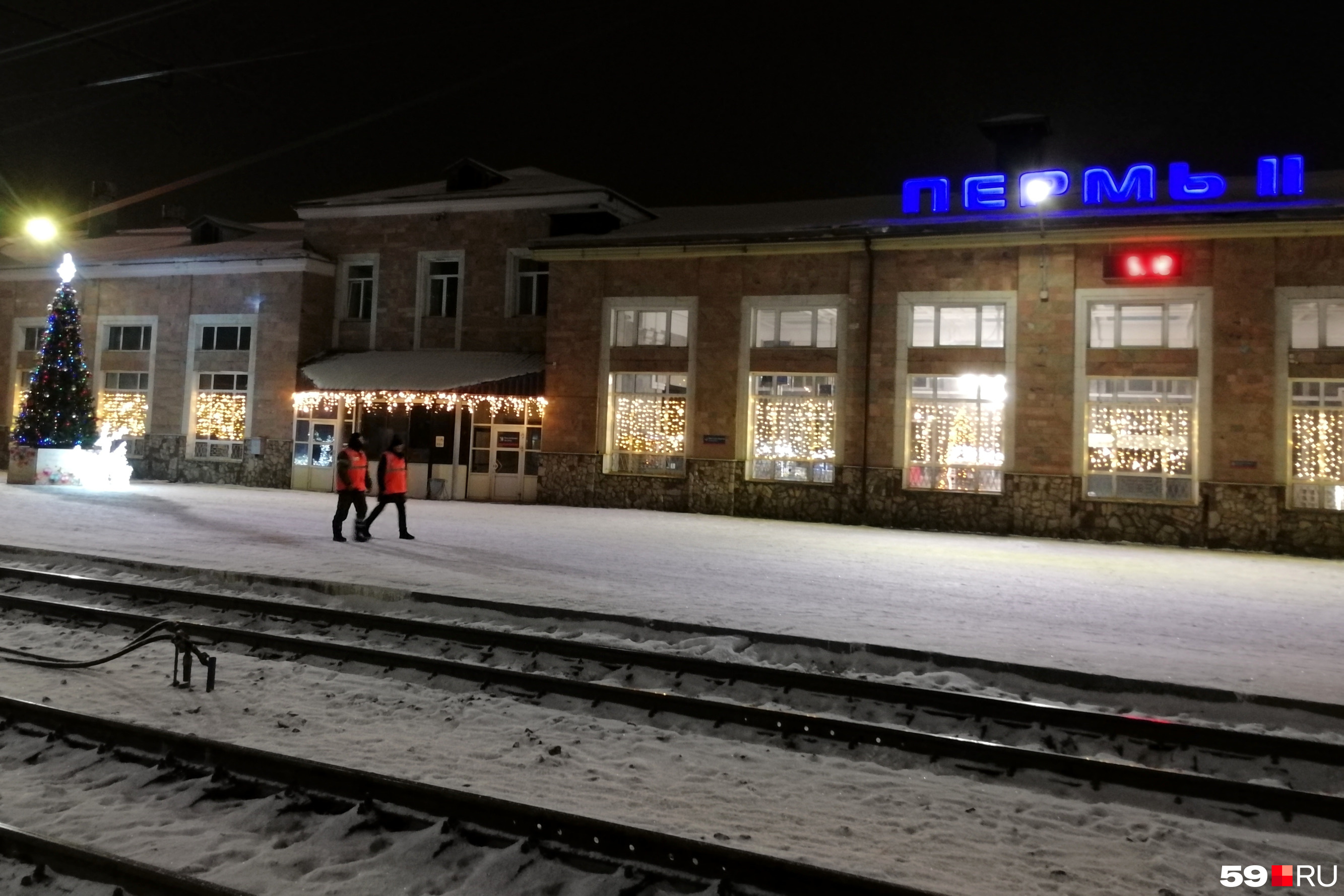 Чс2 пермь2. Поезд москва пермь 2. Станция пермь 2. Пассажирские поезда пермь 2. Фирменный поезд кама.