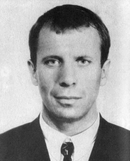 Тимофеев подрабатывал таксистом, но денег всё так же остро не хватало
