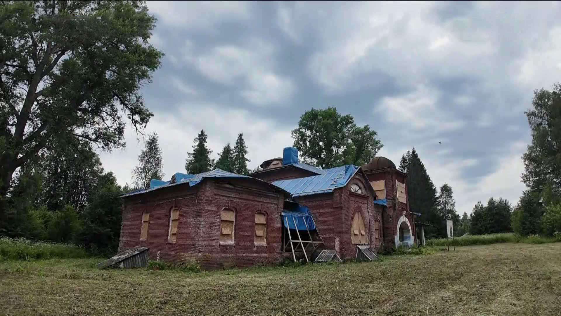 В Тверской области волонтеры спасают усадьбу Матрёнино