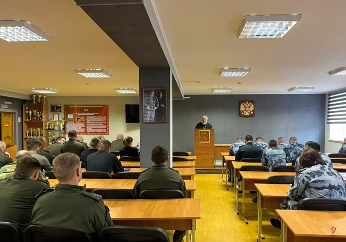 В День семьи, любви и верности калининградские Росгвардейцы встретились с настоятелем храма Георгия Победоносца