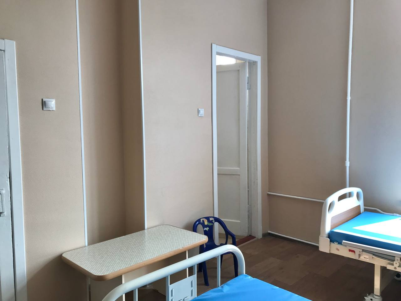 Инфекционное отделение платная палата. Палата в детской областной больнице липецка. Детская инфекционная больница ярославль. Инфекционное отделение платная палата. Инфекционное отделение платная палата.