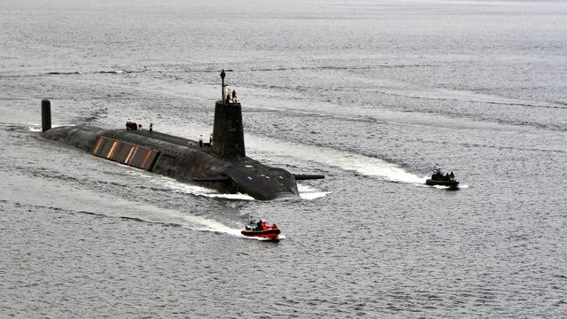 Подвjдная лодка HMS Vanguard ВМФ Великобритании