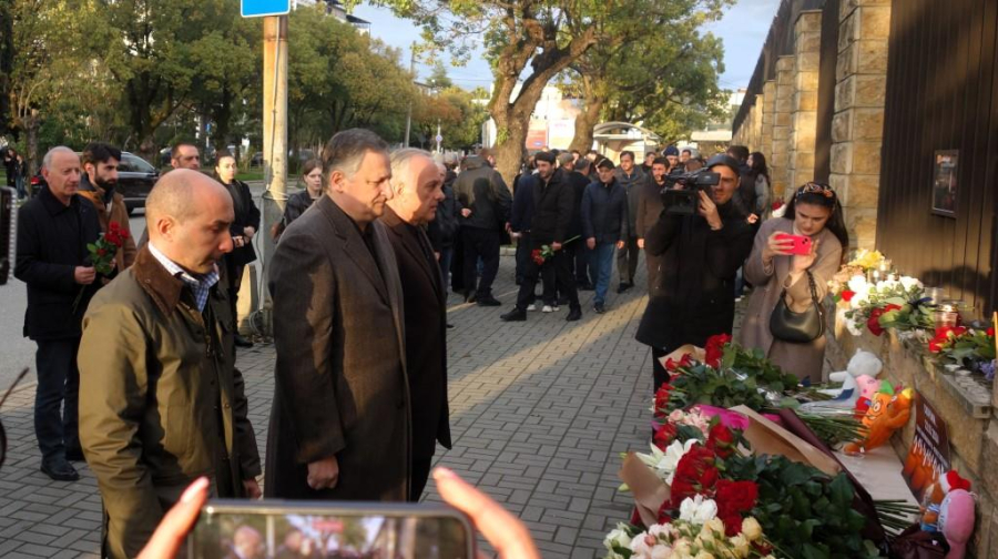 Беслан Эшба почтил память жертв в «Крокус Сити Холл»