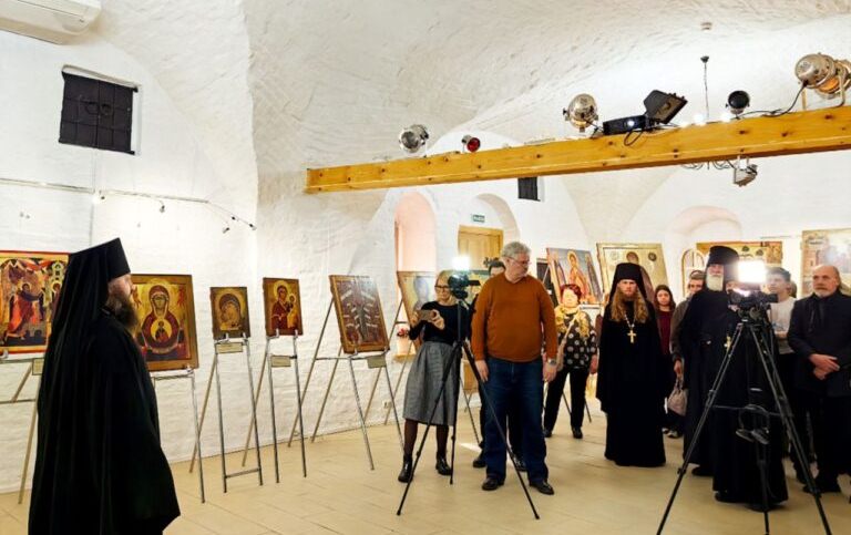 В Старицком Успенском монастыре Тверской епархии открылась выставка «Образ Богородицы в памятниках иконописи Новгородского музея»