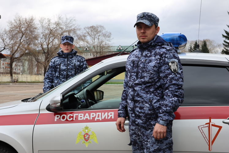 В Иркутске росгвардейцы уберегли девушку от необдуманного поступка