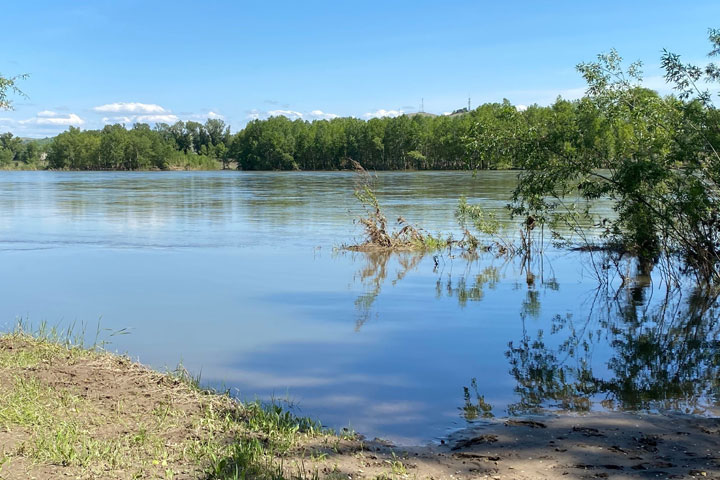 В верховьях реки Абакан поднялся уровень воды, возможны подтопления