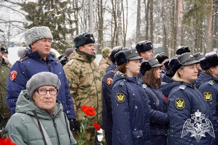 Представители Росгвардии почтили память павших героев в День защитника Отечества в Костроме