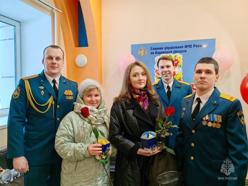 C праздникoм, дoрогие коллеги!