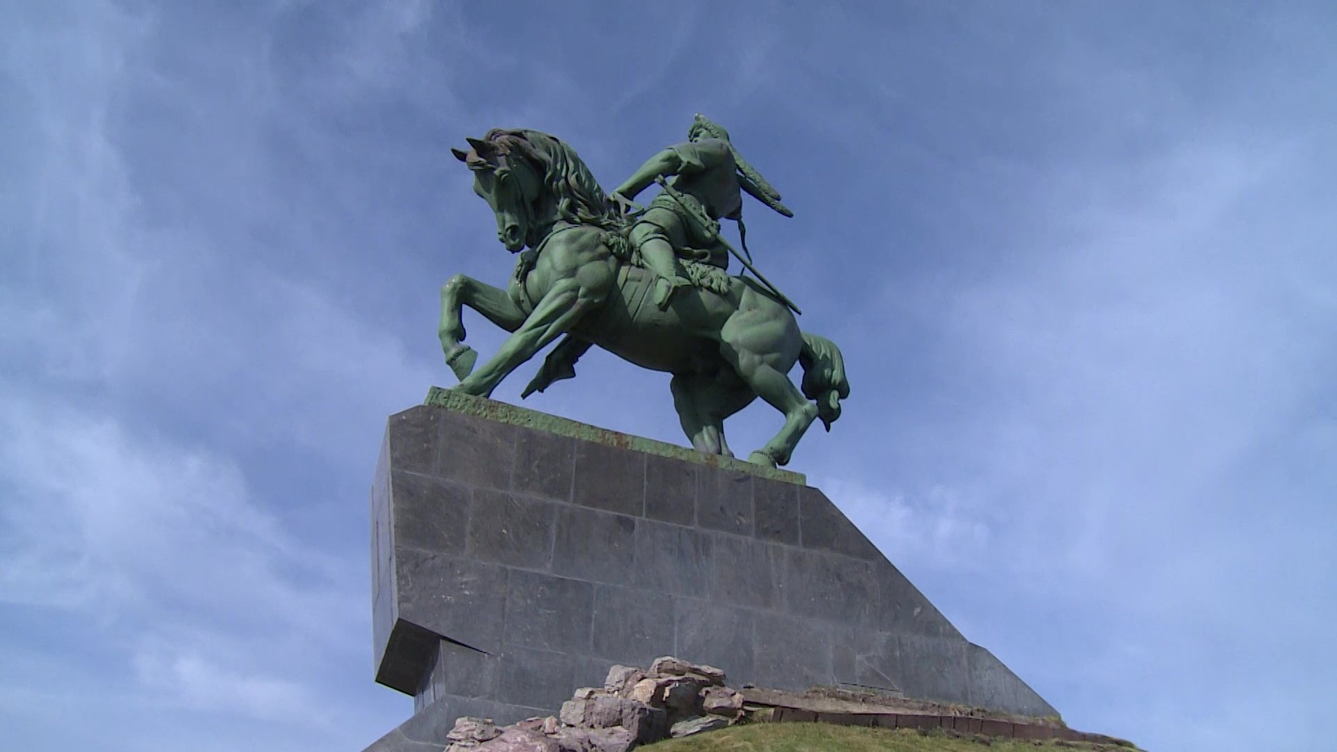 Памятник салават города салават. Салават Юлаев памятник в Уфе. Памятник Салавату Юлаеву в Уфе. Памятник Салавату Юлаеву в Салавате. Салават Юлаев памятник Башкирии.