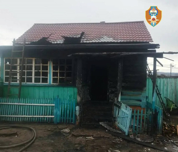 При пожаре в Бурятии серьёзно пострадала 25-летняя девушка