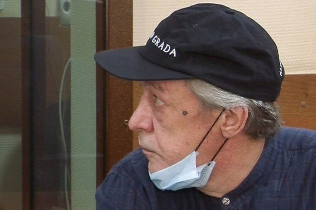 Экс-заключенный: Ефремову за отказ от смягчения наказания могли обещать УДО