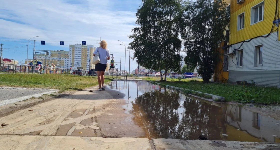 Веб камера нижневартовск. Нижневартовск вода. Арте вода Нижневартовск. Буря в городе фото.