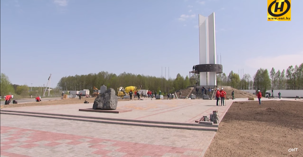 Монумент дружбы три сестры. Монумент три сестры Брянская.