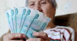 1 ИЮЛЯ РАЗМЕР ЕЖЕМЕСЯЧНОЙ ДОПЛАТЫ К ПЕНСИЯМ ОТДЕЛЬНЫХ КАТЕГОРИЙ УВЕЛИЧИТСЯ НА ОДНУ ТЫСЯЧУ РУБЛЕЙ