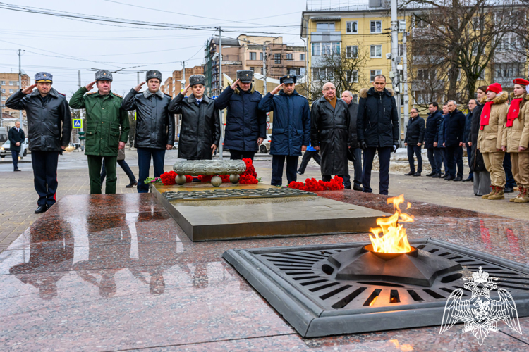 Начальник Управления Росгвардии принял участие в митинге, посвященном 83-летию освобождения Калуги от фашистов