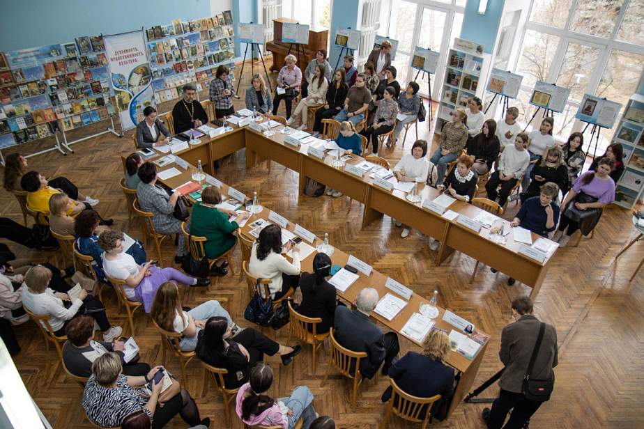 В Курске обсудили вопросы форм сотрудничества библиотек с РПЦ