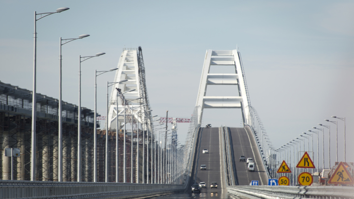 Над уничтожением Крымского моста ломает голову американская элита. Киеву дали право на один удар