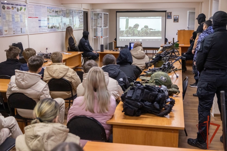В подразделениях Росгвардии по Хакасии прошли дни открытых дверей для подрастающего поколения