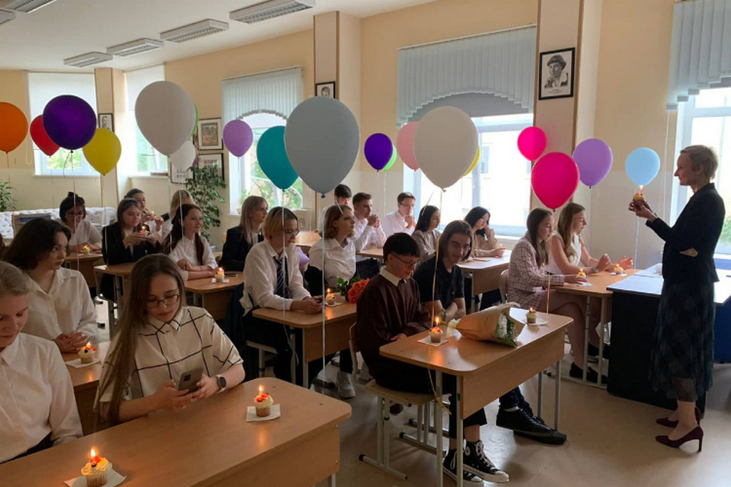 Учителя гимназии 15. Гимназия 104 Екатеринбург. Гимназия 104 Екатеринбург столовая.
