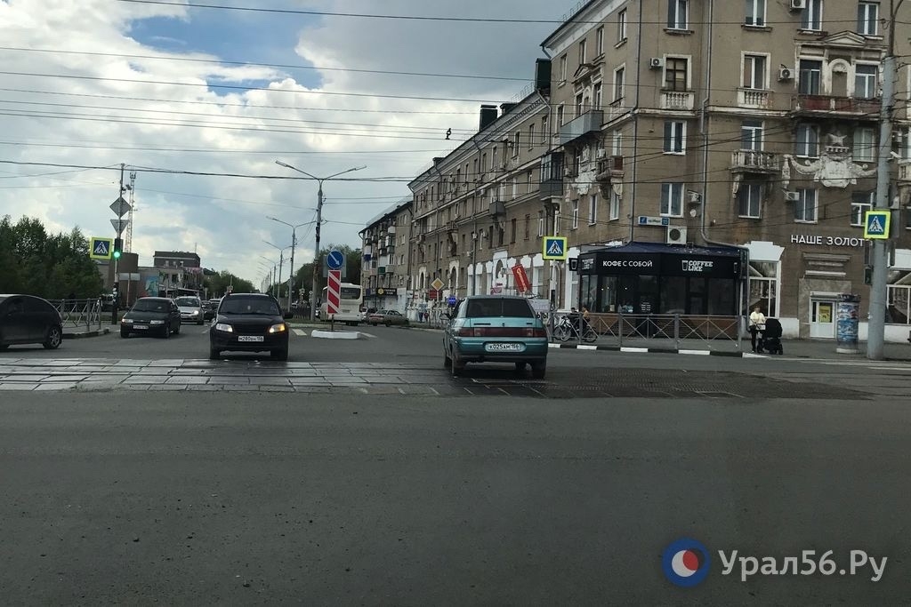 В Орске на ряде переездов через трамвайные пути на месте ям появились новые плитки 