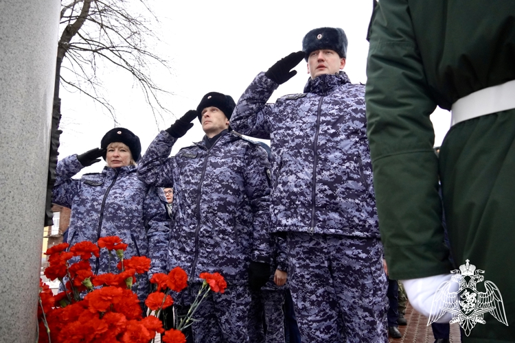 Представители Росгвардии почтили память Героев Отечества в Костроме