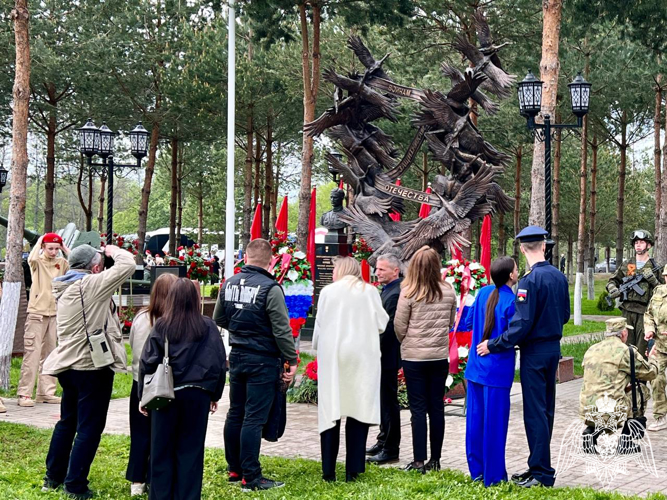 В Калужской области начальник регионального управления Росгвардии принял участие в открытии памятника героям специальной военной операции