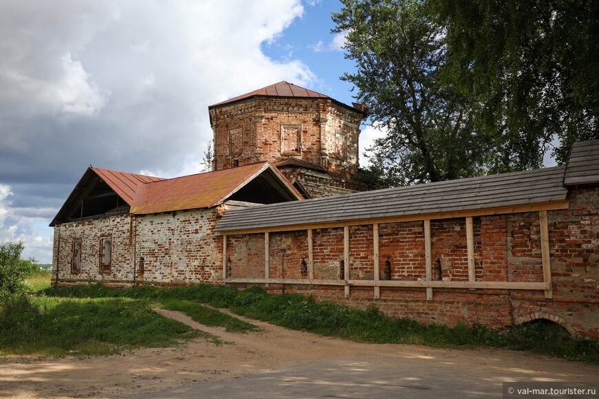 Вологодские россыпи: Троице-Гледенский монастырь в селе Морозовица