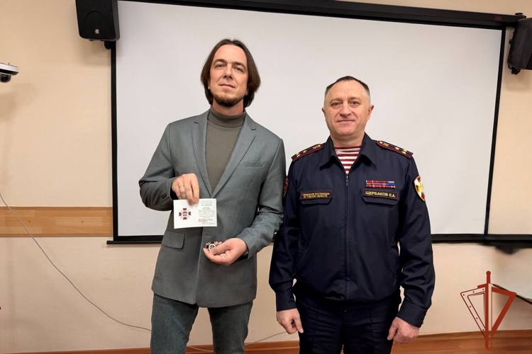 Начальник Управления Росгвардии по Томской области вручил ведомственные награды представителям СМИ 