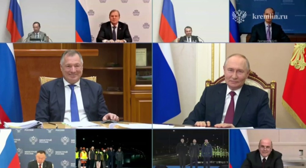 Владимир Путин по ВКС открыл выезд из Казани на трассу М-12