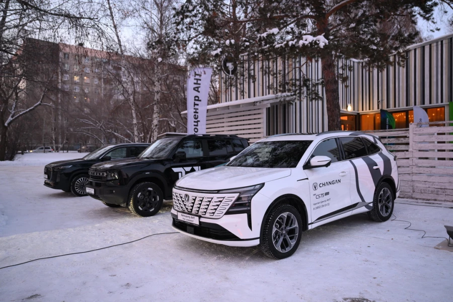 Церемония награждения премии «Менеджер года – 2025». Выставка автомобилей от автоцентра АНТ.