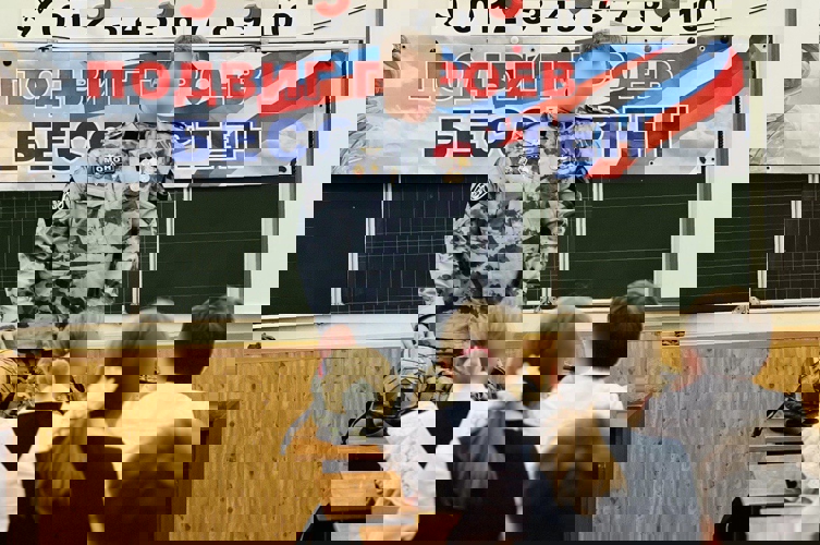 В Мордовии боец спецназа Росгвардии поговорил о важном с лицеистами 