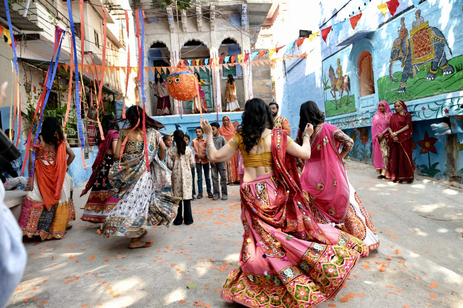 «Каждый ежедневно проходит здесь свой «Шантарам»: Демис Карибидис и Михаил Галустян о съемках фильма «Королек моей любви» в Индии