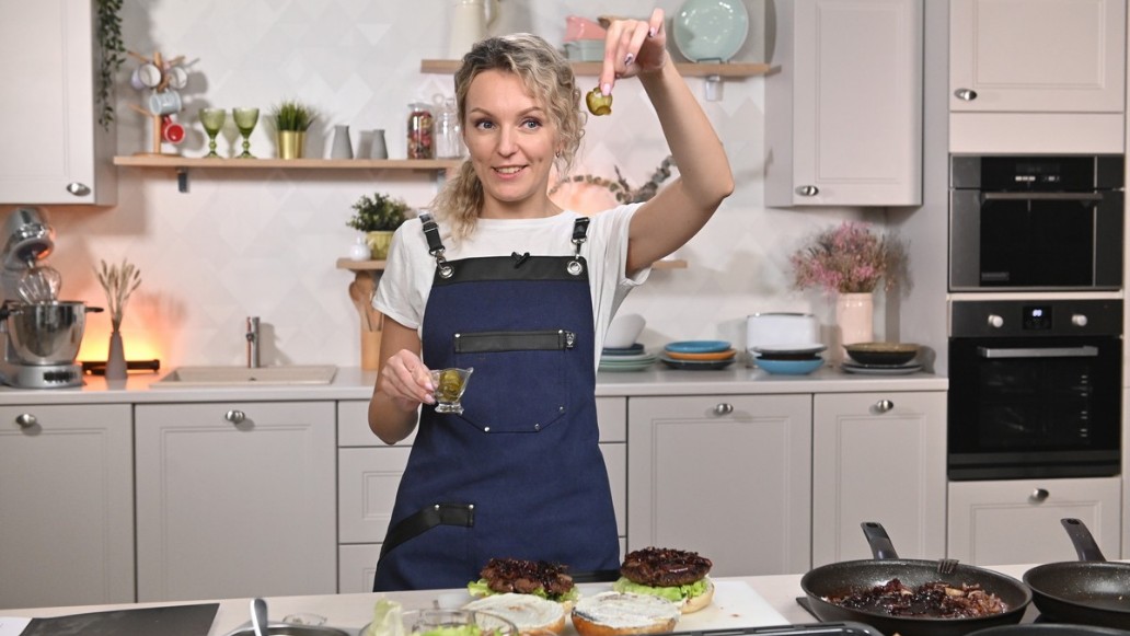 василий емельяненко повар. канал еда ведущие мужчины. едим тв рецепты. кухня тв ведущие. юлия макиенко канал еда.