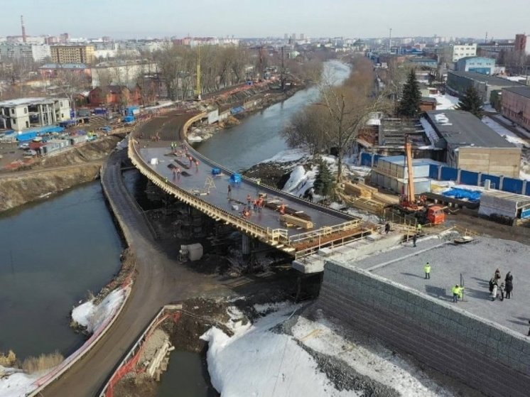 Более 200 человек работают на строительстве моста через Упу в Туле