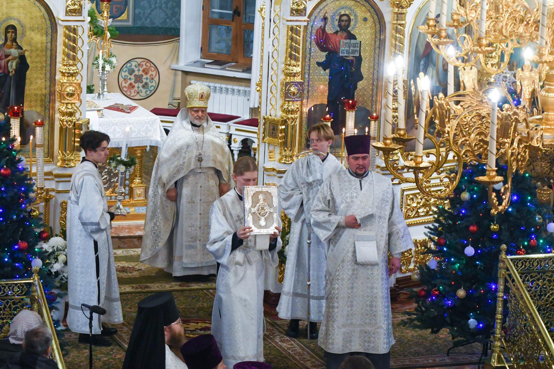 Рождественское богослужение в Кемерово ночная