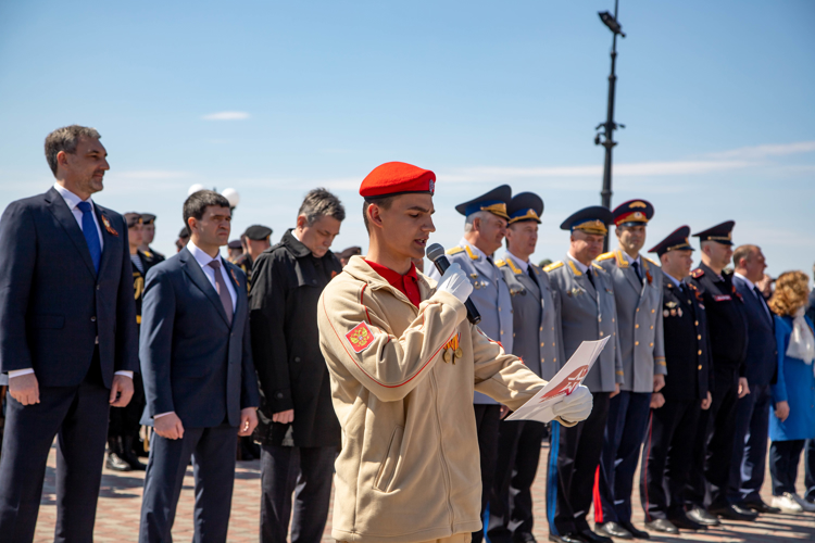 Начальник Управления Росгвардии по Амурской области принял участие в торжественном мероприятии по случаю поднятия копии Знамени Победы
