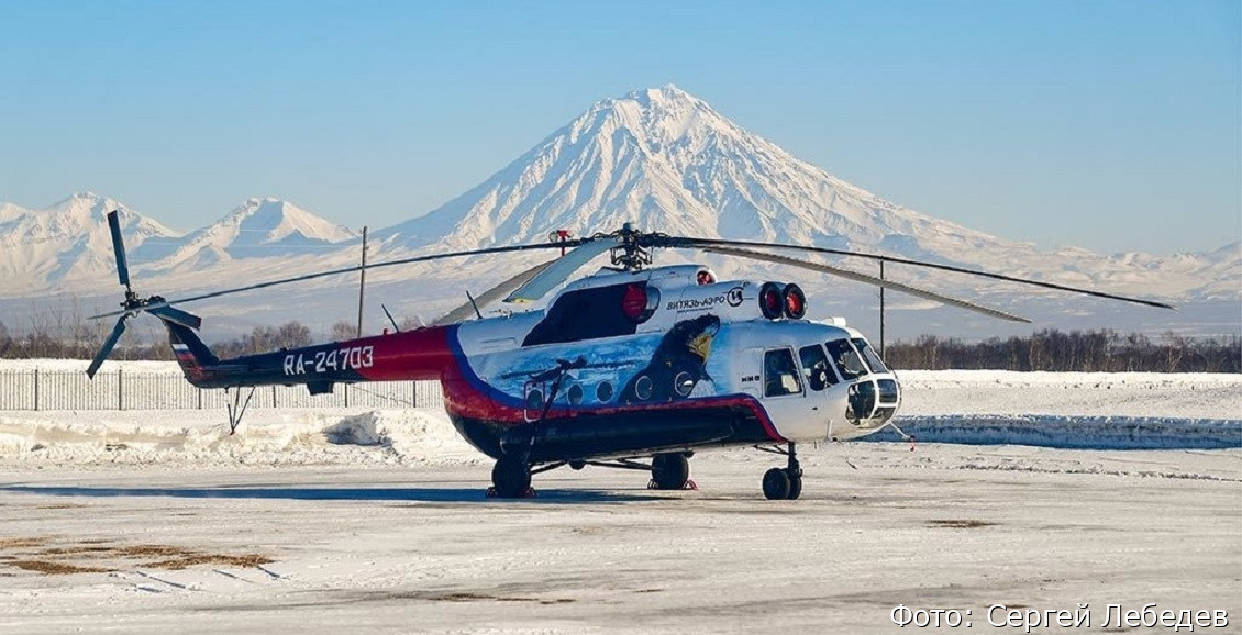 На Камчатке спасатели на вертолёте забрали с судна человека с аппендицитом