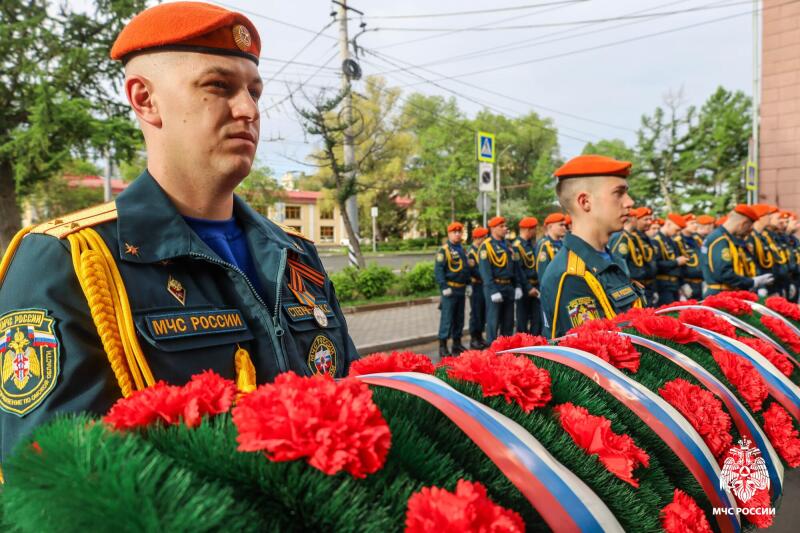 Сотрудники МЧС Омской области получили награды в День Победы