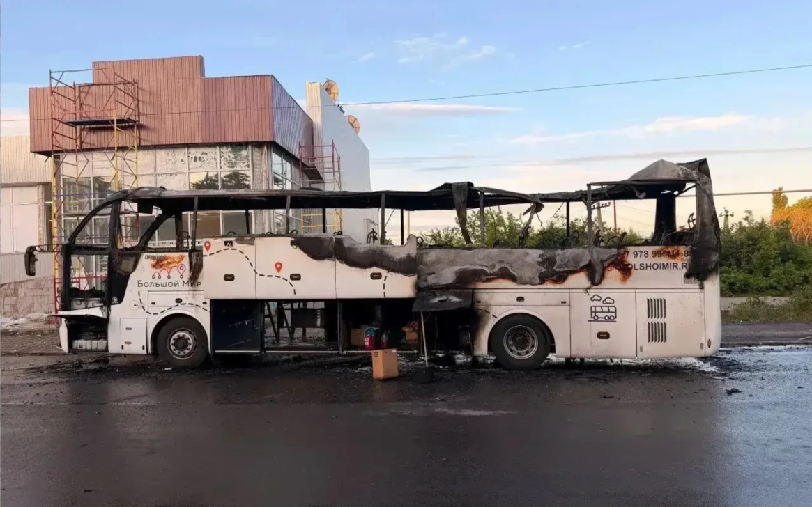 Появились первые фото с места удара ВСУ по автобусу Москва - Симферополь