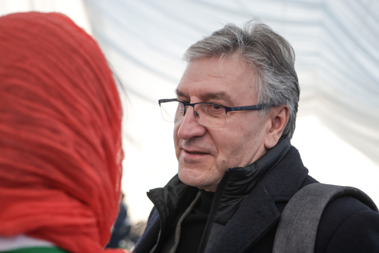 Айрат Фаррахов активно включился в ситуацию по защите героев татарских сказок, когда одна частная фирма запатентовала на себя товарные знаки «Су Анасы», «Камыр Батыр», «Шурале» и других персонажей из тюркского фольклора