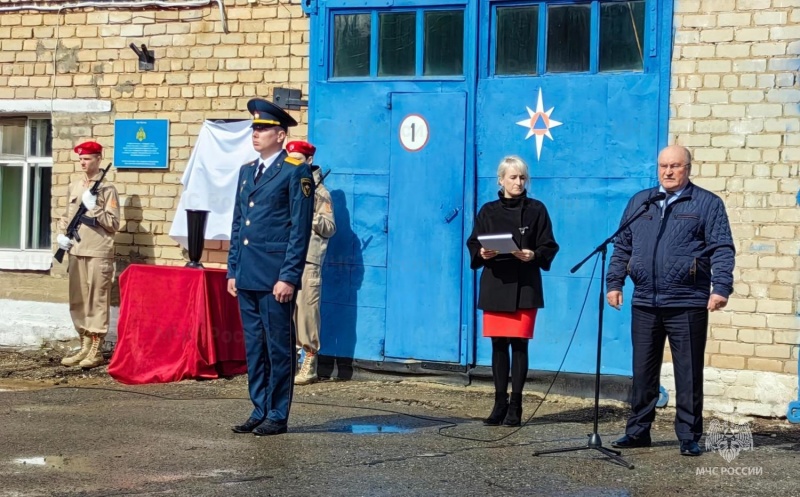 В Кикнуре открыли мемориальную доску в честь ветерана пожарной охраны