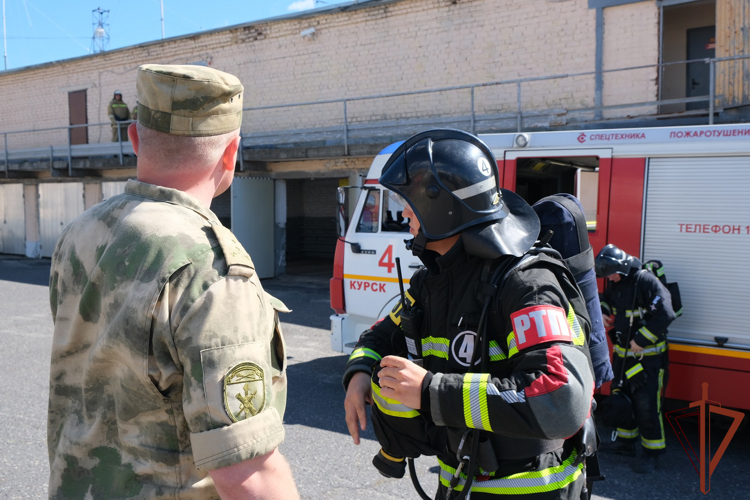 Пожарно-тактическое учение Росгвардии и МЧС прошло в Курске